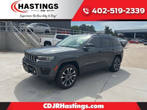 Used 2022 Jeep Grand Cherokee Overland AWD/4WD image 1