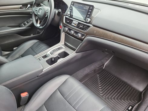 Used 2018 Honda Accord Touring image 15