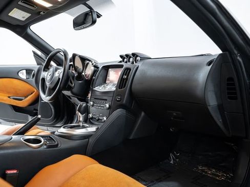 Used 2014 Nissan 370Z Touring w/ Sport Package image 20