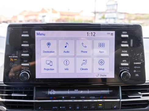 Used 2022 Toyota Sienna XLE w/ XLE Plus Package FWD image 23