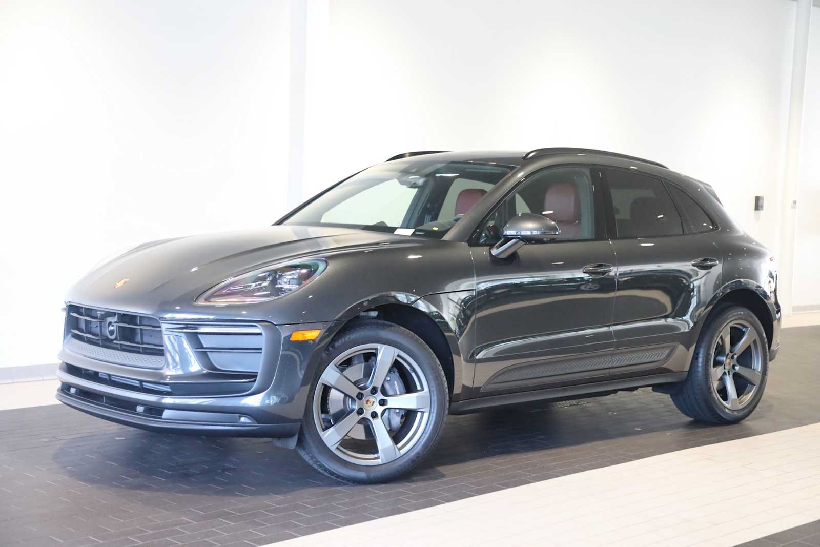 Used 2026 Porsche Macan AWD/4WD image 1