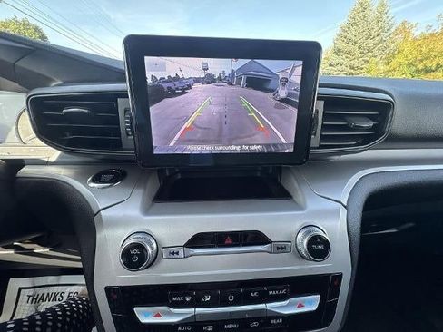 Used 2023 Ford Explorer XLT image 15