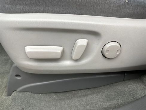 Used 2014 Toyota Sienna Limited image 12
