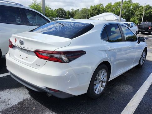 Used 2021 Toyota Camry LE image 4