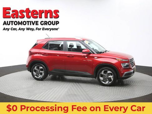 Used 2023 Hyundai Venue Limited FWD image 48