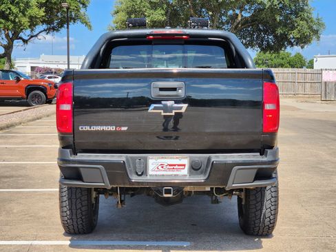 Used 2017 Chevrolet Colorado Z71 AWD/4WD image 5
