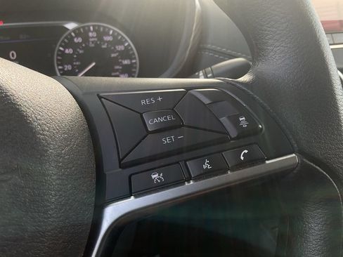 Used 2025 Nissan Sentra SV FWD image 27
