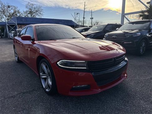 Used 2017 Dodge Charger R/T image 1