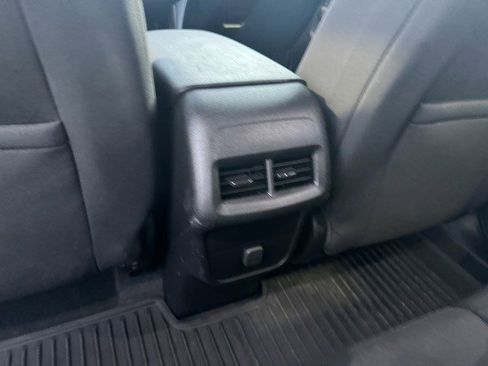 Used 2018 Chevrolet Equinox LT image 26