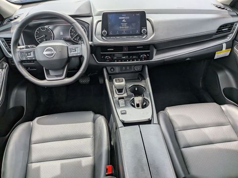 Used 2025 Nissan Rogue SV w/ SV Premium Package FWD image 21
