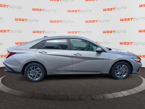 Used 2024 Hyundai Elantra Blue image 6