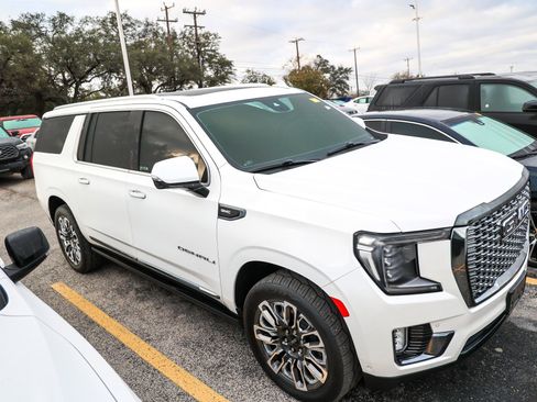 Used 2023 GMC Yukon XL Denali Ultimate image 8