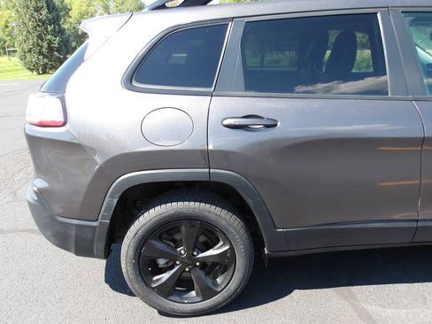 Used 2021 Jeep Cherokee Latitude Plus FWD image 34