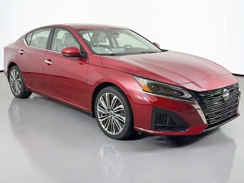 Used 2023 Nissan Altima 2.5 SL AWD/4WD image 2
