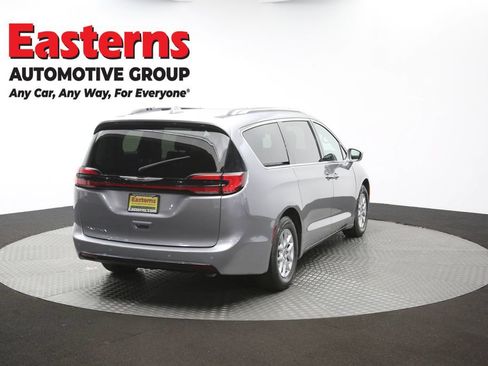 Used 2021 Chrysler Pacifica Touring-L FWD image 42