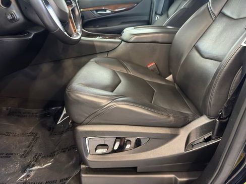 Used 2020 Cadillac Escalade Premium Luxury AWD/4WD image 6