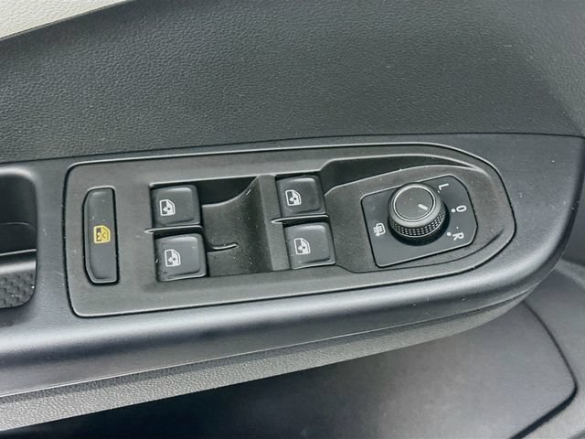 Certified 2025 Volkswagen Taos SEL AWD/4WD image 18