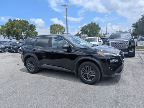 Used 2023 Nissan Rogue S FWD image 2