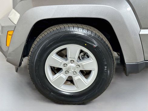Used 2012 Jeep Liberty Sport RWD image 26