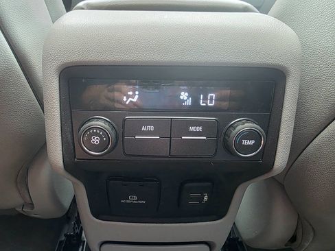 Used 2019 GMC Acadia SLT image 33