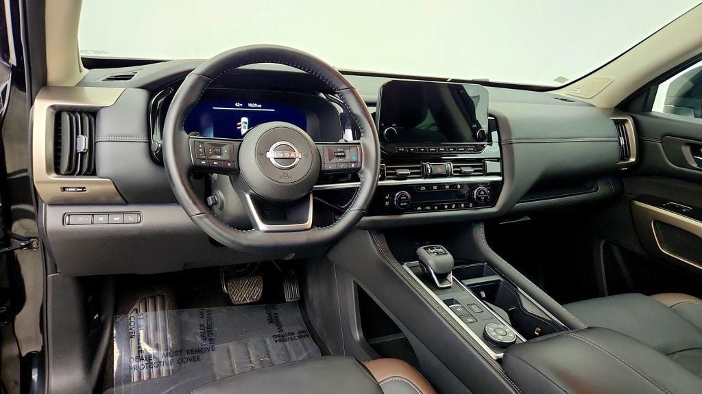 Used 2025 Nissan Pathfinder Platinum w/ Cargo Package AWD/4WD image 13