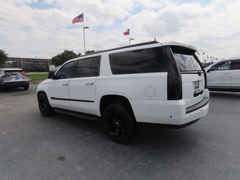 Used 2017 Cadillac Escalade ESV 2WD image 17