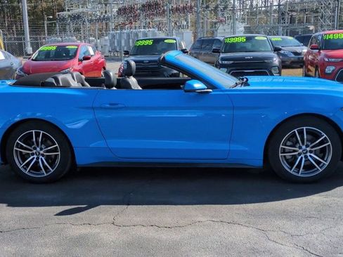 Used 2017 Ford Mustang Premium image 9