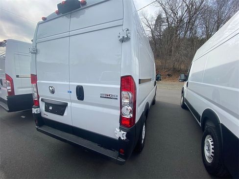 Used 2024 RAM ProMaster 2500 w/ Safety Group image 9