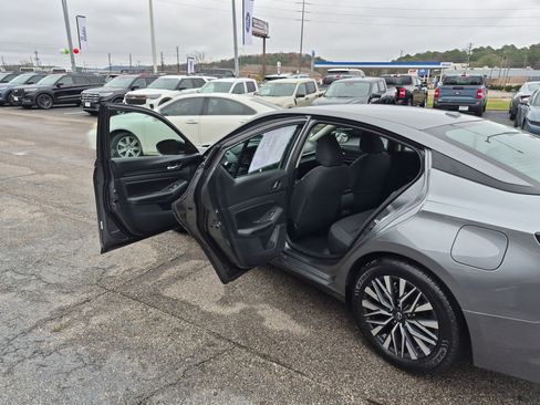 Used 2025 Nissan Altima 2.5 SV image 14