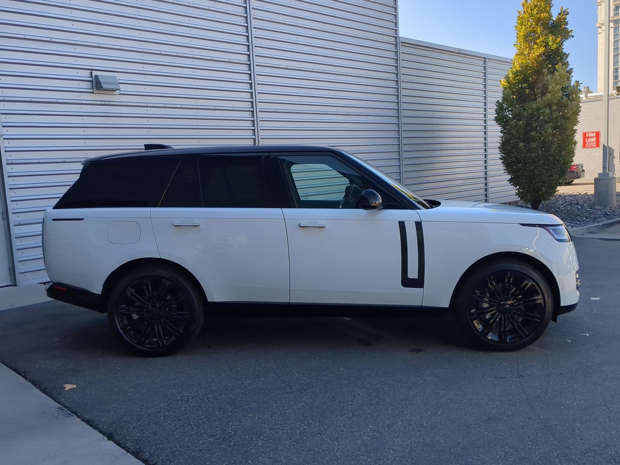 New 2026 Land Rover Range Rover SE AWD/4WD image 4