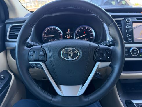 Used 2015 Toyota Highlander Limited image 9