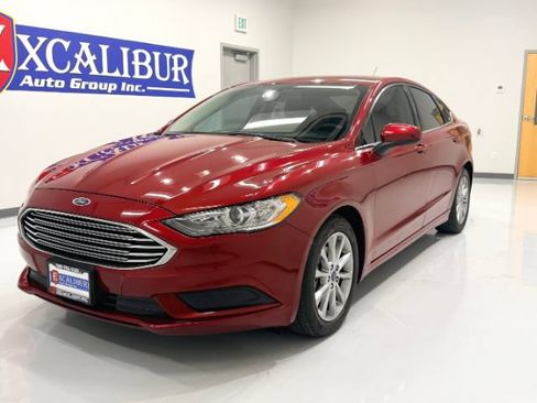 Used 2017 Ford Fusion SE w/ Fusion SE Technology Package FWD image 3