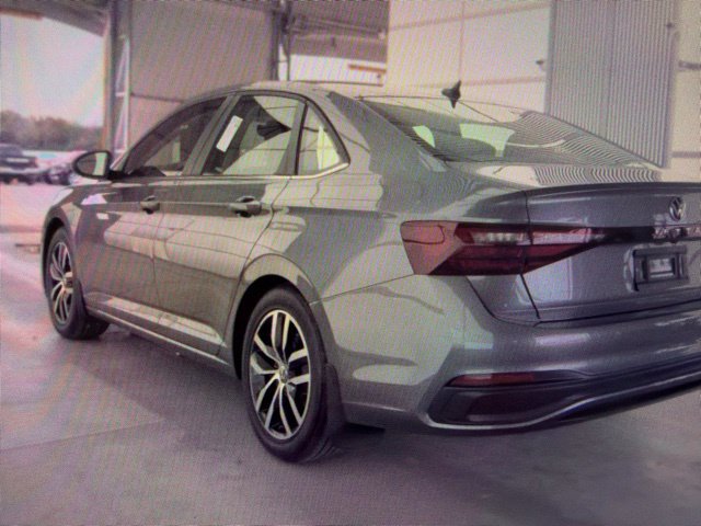 Used 2025 Volkswagen Jetta SE FWD image 10