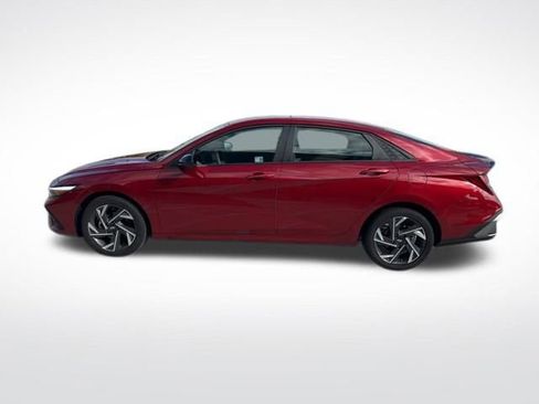 Certified 2025 Hyundai Elantra Sport image 9