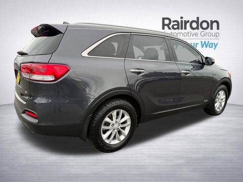 Used 2017 Kia Sorento LX w/ LX Convenience Package image 9