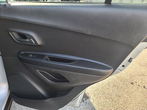 Used 2022 Chevrolet Trax LS w/ Tint and Cruise Package image 17