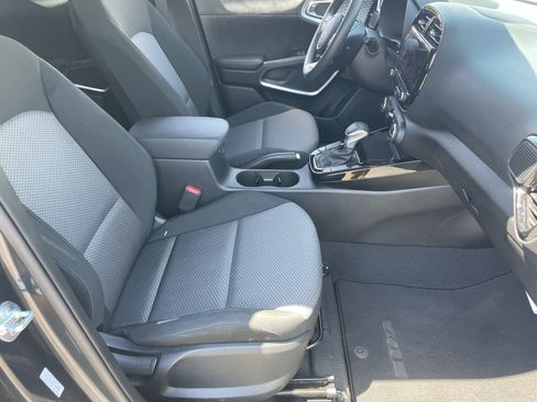 Certified 2025 Kia Soul S FWD image 9