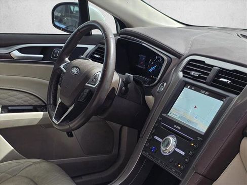 Used 2017 Ford Fusion Platinum image 9