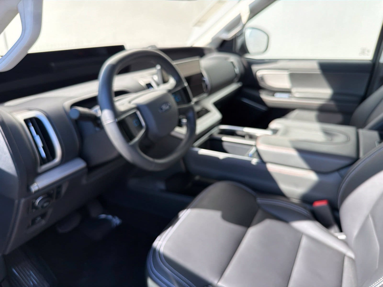 Used 2025 Ford Expedition Active AWD/4WD image 8