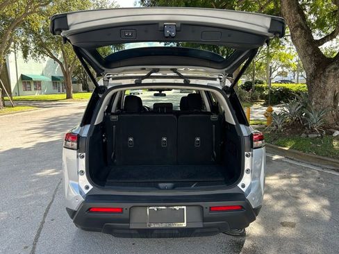 Used 2025 Nissan Pathfinder SV image 34