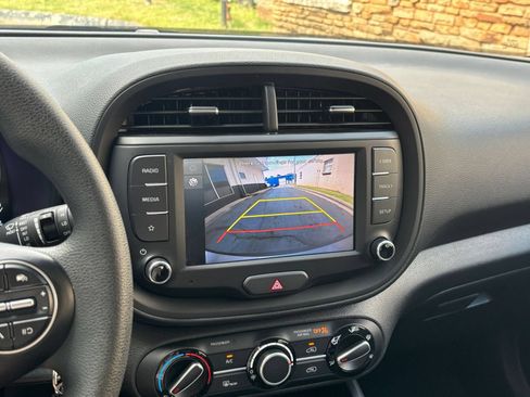 Used 2025 Kia Soul LX w/ LX Technology Package FWD image 21