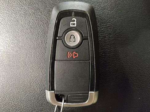 Used 2020 Ford Edge SE FWD image 32