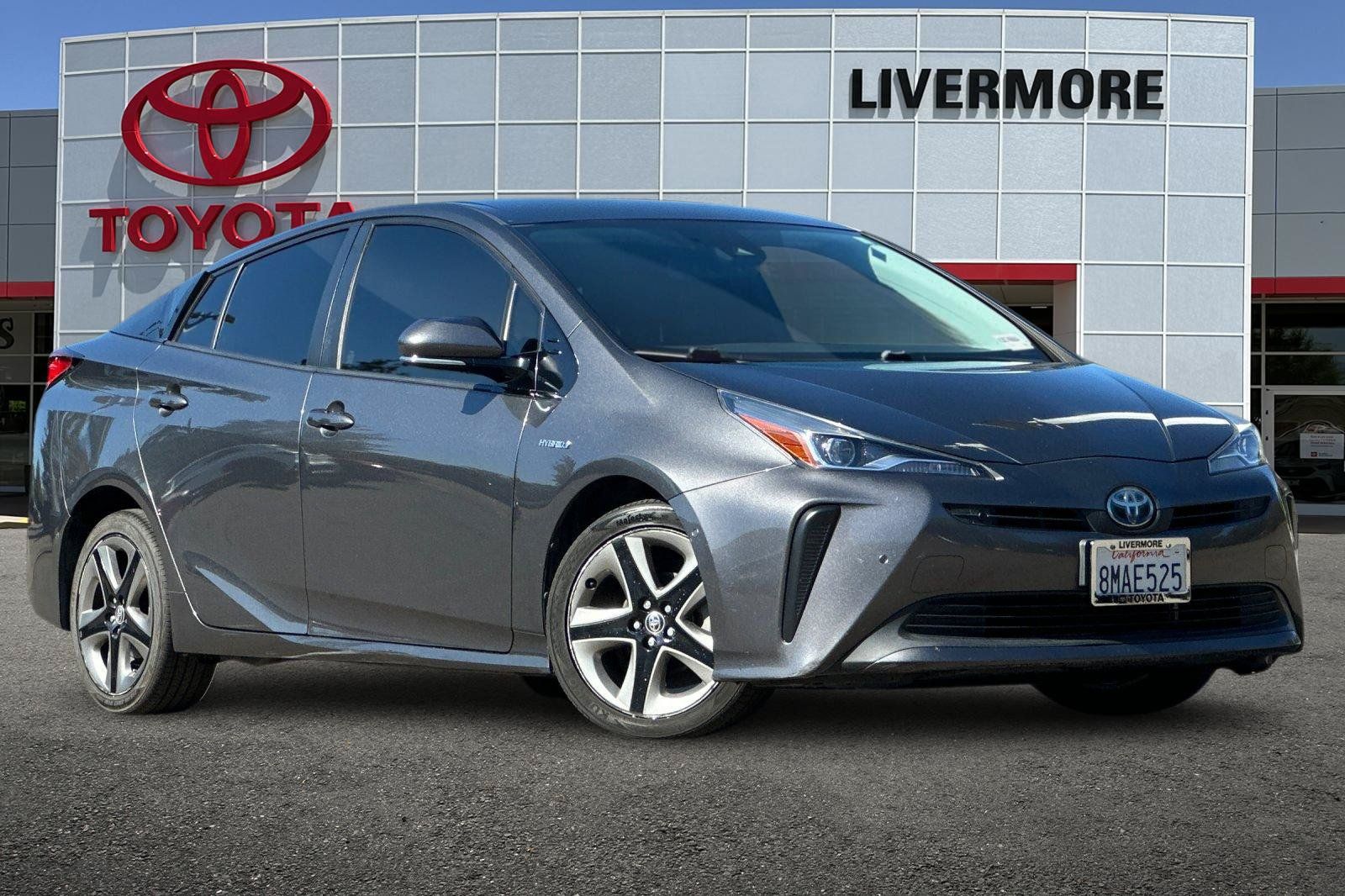 Used 2019 Toyota Prius XLE FWD image 2