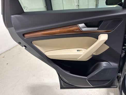 Used 2022 Audi Q5 2.0T Premium w/ Convenience Package image 31