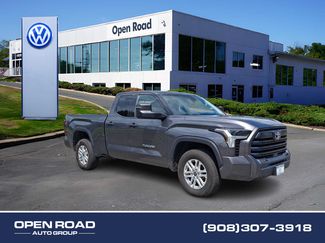 Used 2022 Toyota Tundra SR5 w/ SR5 Convenience Package AWD/4WD video 1