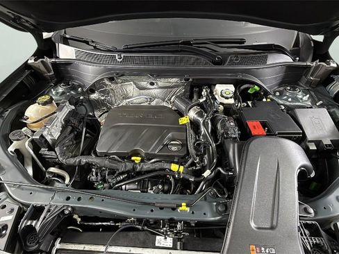 Used 2025 Chevrolet Trax LT image 34