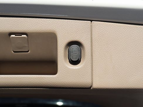 Used 2017 Chevrolet Tahoe Premier image 18