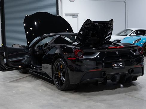 Used 2018 Ferrari 488 Spider image 38