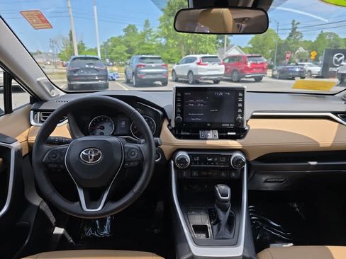 Used 2022 Toyota RAV4 XLE Premium AWD/4WD image 17