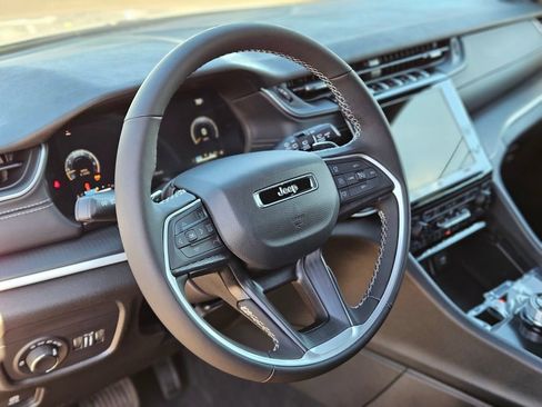 New 2025 Jeep Grand Cherokee Altitude image 19